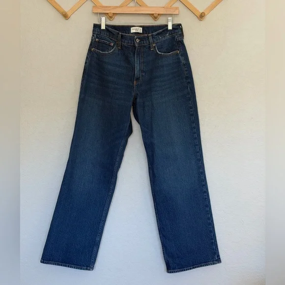 Abercrombie & Fitch Low Rise Baggy Jean Size 28 Short
NWOT - Picture 1 of 4